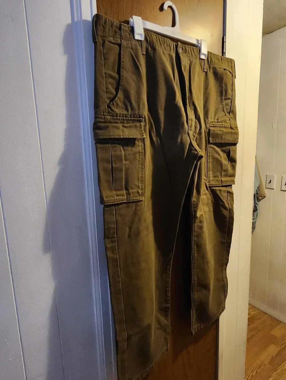 Levi’s Brown Canvas Cargo Pants 42R — Rugged, Reliable & Ready for Anything